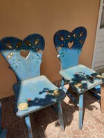 Fa festett népi stílusú szék
