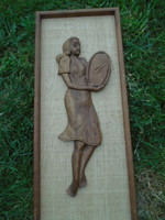 Hársfából, kézzel faragott női relief szobor keretezve  61 x 26,5 cm kenyeret tartó nő