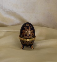 Porcelán Fabergé tipusú tojás arany lábakkal