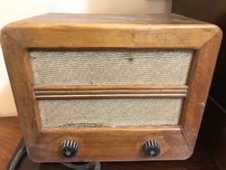 Wooden house nostalgia radio. Size: 30x24 cm