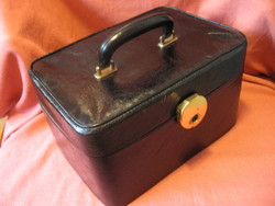 Antique make-up artist, toiletry bag, suitcase