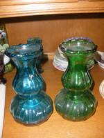 Zöld és kék váza a kamrából