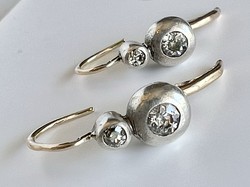 199T. 1 Forintról! Antik Magyar Briliáns (0,40 g)  Button Arany (2,6)  Fülbevaló, régi szép kövekkel