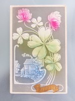 Régi dombornyomott képeslap levelezőlap virágzó lóhere házikó