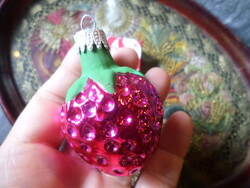 Retro , üveg karácsonyfadísz / ciklámen színű eper 1 / jó állapotban  .
