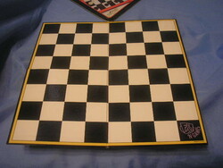 N 40 Új fém dobozos sakk ritkaság összehajtható kemény táblával bontatlan figurákka l30x30 cm