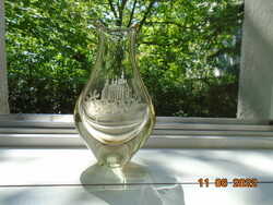 MID CENTURY SKLO UNION  savmaratott váza a Prágai Páduai Szt Antal templom mintával csiszolt talppal