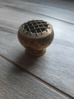 Érdekes régi kis réz illatosító tartó (4,5x5,3 cm)