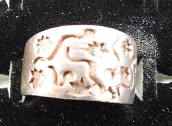 Old silver handicraft ring with recessed gilded pattern