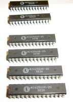 Ősrégi elektronikai alkatrészek antik retro vintage W24257AK-15 W24256AK-20 SRAM 6db.-MPL csomagauto