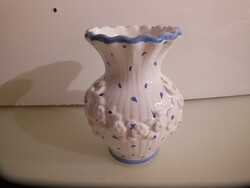 GMUNDNER - VÁZA - 3 D - RÓZSÁKKAL - KÜLÖNLEGES - GYÖNYÖRŰ - 12 x 9 cm  -  HIBÁTLAN