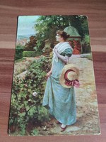 Antik képeslap, Sétáló hölgy kalappal, 1919-ből