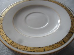 6 small plates in one with gilded pattern