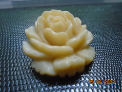 Mid century yves rocher marked carved celluloid cream rose brooch with gilded needle