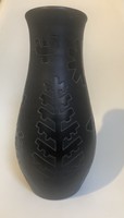 Fekete kerámia váza, szép szimbólumokkal
