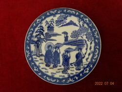 Chinese porcelain small plate, diameter 17.7 cm. He has! Jokai.
