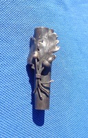 Régi 800-as ezüst kalapra tűzhető tolltartó makk és makklevél rátéttel, vadász motívum