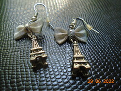 Ezüstözött miniatűr Eiffel torony ezüstözött fém háló masnival,fülbevaló