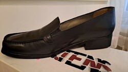 Women's leather shoes, new, black, with a flat heel, size 37.5