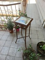 Bambusz asztalka kézzel festett porcelán lappal eladó.