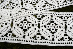 Crochet lace shelf decoration, drapery curtain tablecloth lace strip ribbon 165 x 16 cm