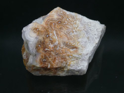 Csipkeachát: többszínű vékony sávok alkotta Achát ásvány. 19 gramm