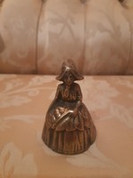 Bűbájos antik réz kisasszony csengő (7x4,8 cm)