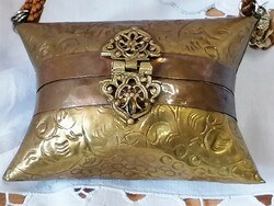 Rarity! An old-fashioned brass box or bag that can be hung on the shoulder?