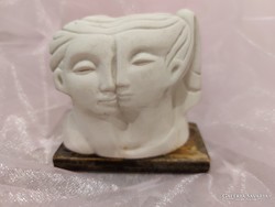 Kerámia szobor-fiú és lány