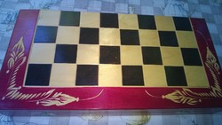 Nagyobb méretű sakk készlet faragott dobozban, ajándékba is remek