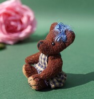 Régi miniatűr mackó maci figura kézzel varrott apró mini kabala mackó