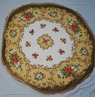 Old round tablecloth (l2768)