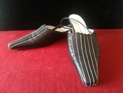 K. S. Shoes 38-as fekete lapos bőr szandál dísztűzéssel