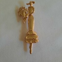 Lady Figurine Brooch/Pin