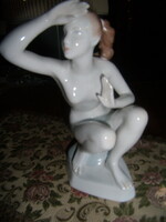 Kecses női akt - porcelán (Aquincum)