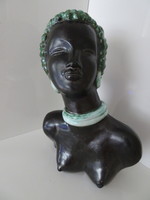 Szép állapotú Izsépy afrikai női  kerámia fej.