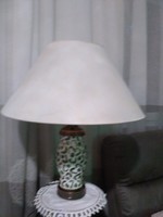 Kézi festésű iparművészeti asztali lámpa bronz szerelékkel
