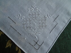 Old, sewn, embroidered handkerchiefs, handkerchiefs, handkerchiefs. 26.5 X 27.5 Cm.