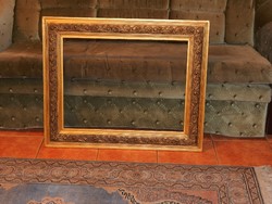 82 X 64 cm external picture frame in excellent condition