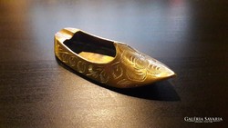 Slipper-shaped ashtray with oriental pattern