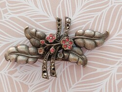 Old metal brooch vintage leaf shaped stone flower pin
