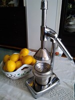 Retro inox fruit or citrus press, without the use of electricity!