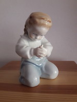 Nagyon ritka Zsolnay Sinkó figura ujját fájlaló v imádkozó gyerek