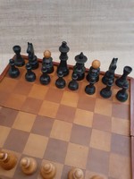 Fa sakk készlet fa dobozában