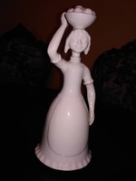 Női alakos porcelán (24 cm) eladó