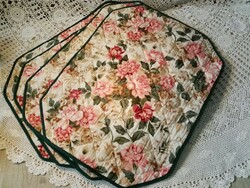Beautiful, quilted placemat, tablecloth....Under a plate, for a chair.....31X41 cm.