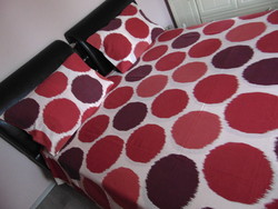 Bedding set with a polka dot pattern