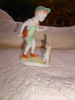 Aquincum porcelán figura, kisfiú nyuszival.