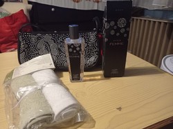 Perfume gift handbag and towel