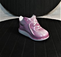 Rózsaszín cipő Aquincumi porcelán
